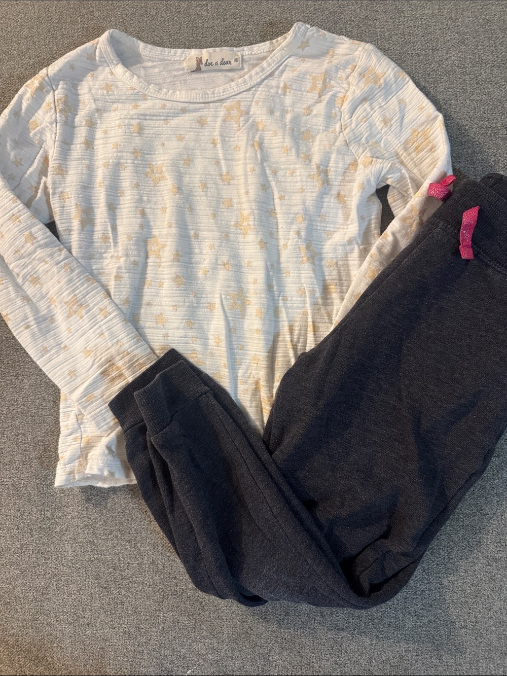 5/$15- Girl’s outfit size 6